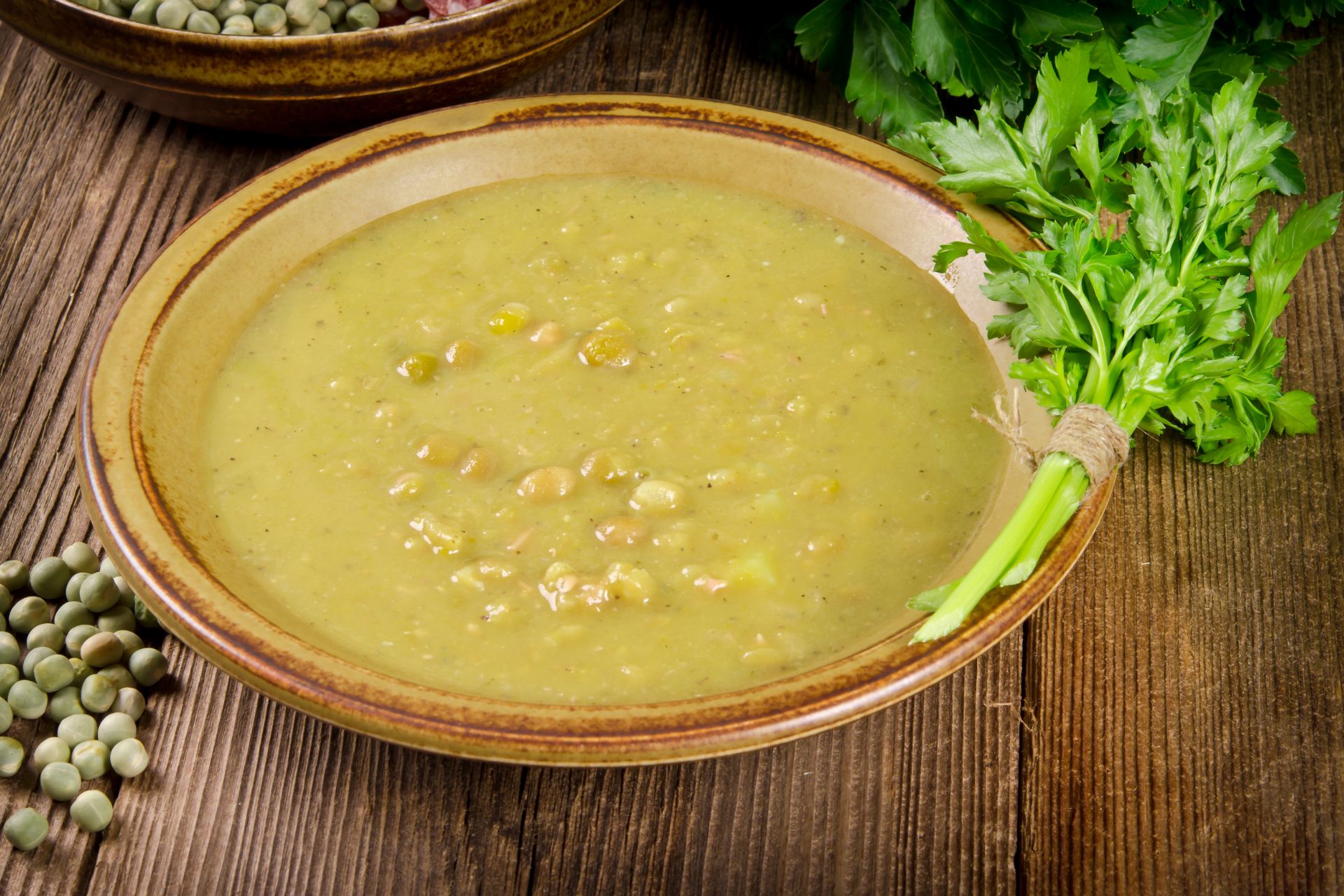 Zupa grochowa bez mięsa – wegański przepis na klasyczną zupę z grochu